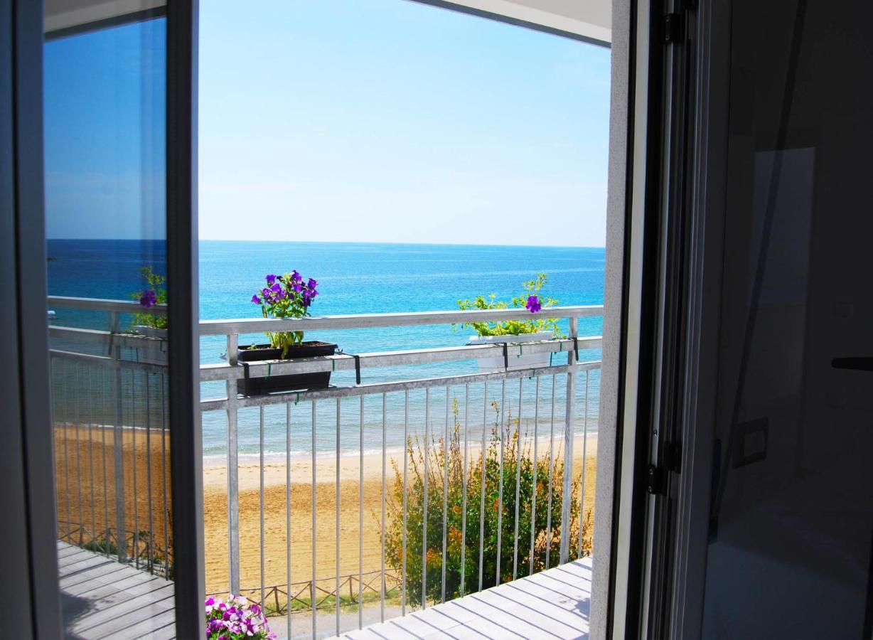 B&B Capo Rizzuto Fronte Mare Kültér fotó