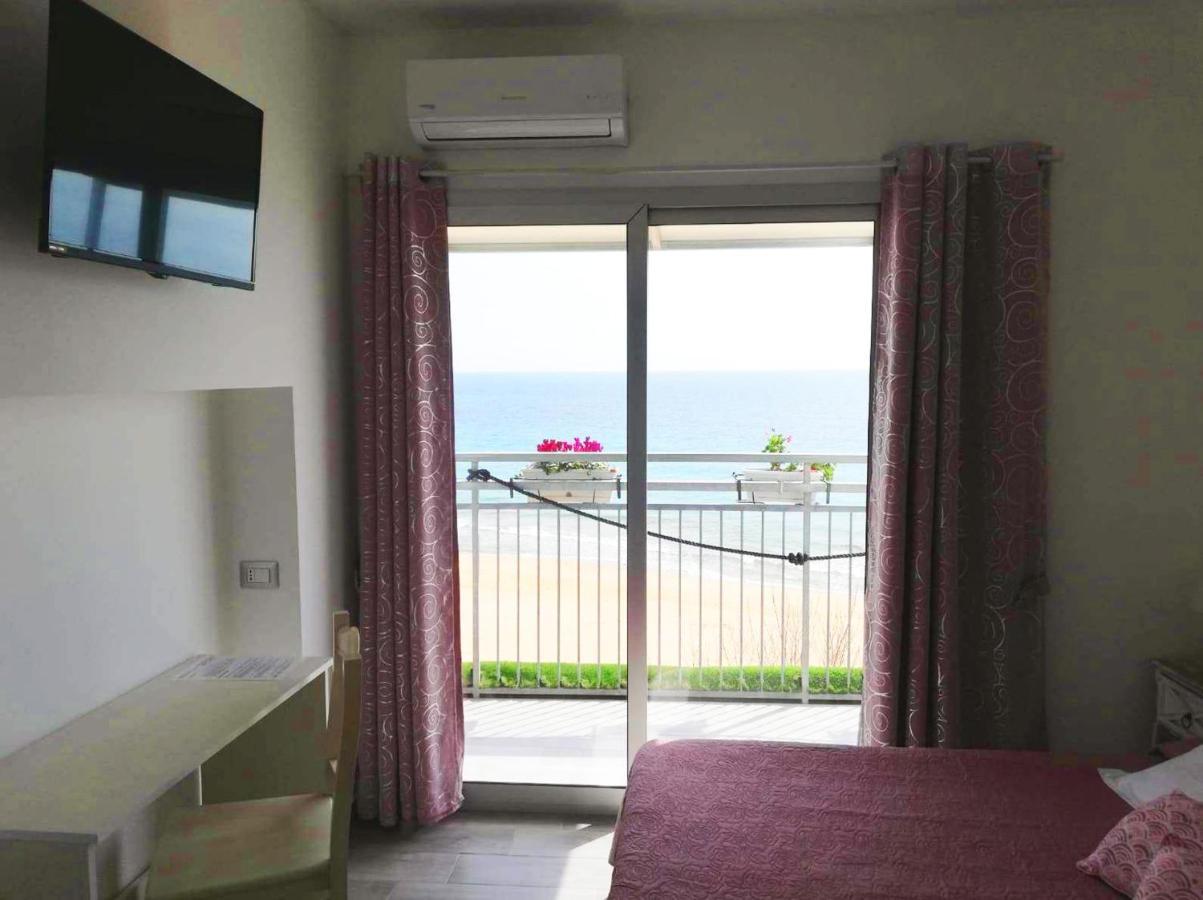 B&B Capo Rizzuto Fronte Mare Kültér fotó